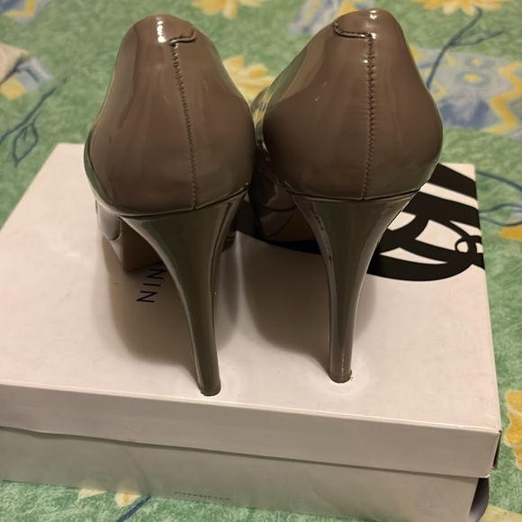 Gently used - Size 8 Women Heels. G by Guess - Picture 3 of 5